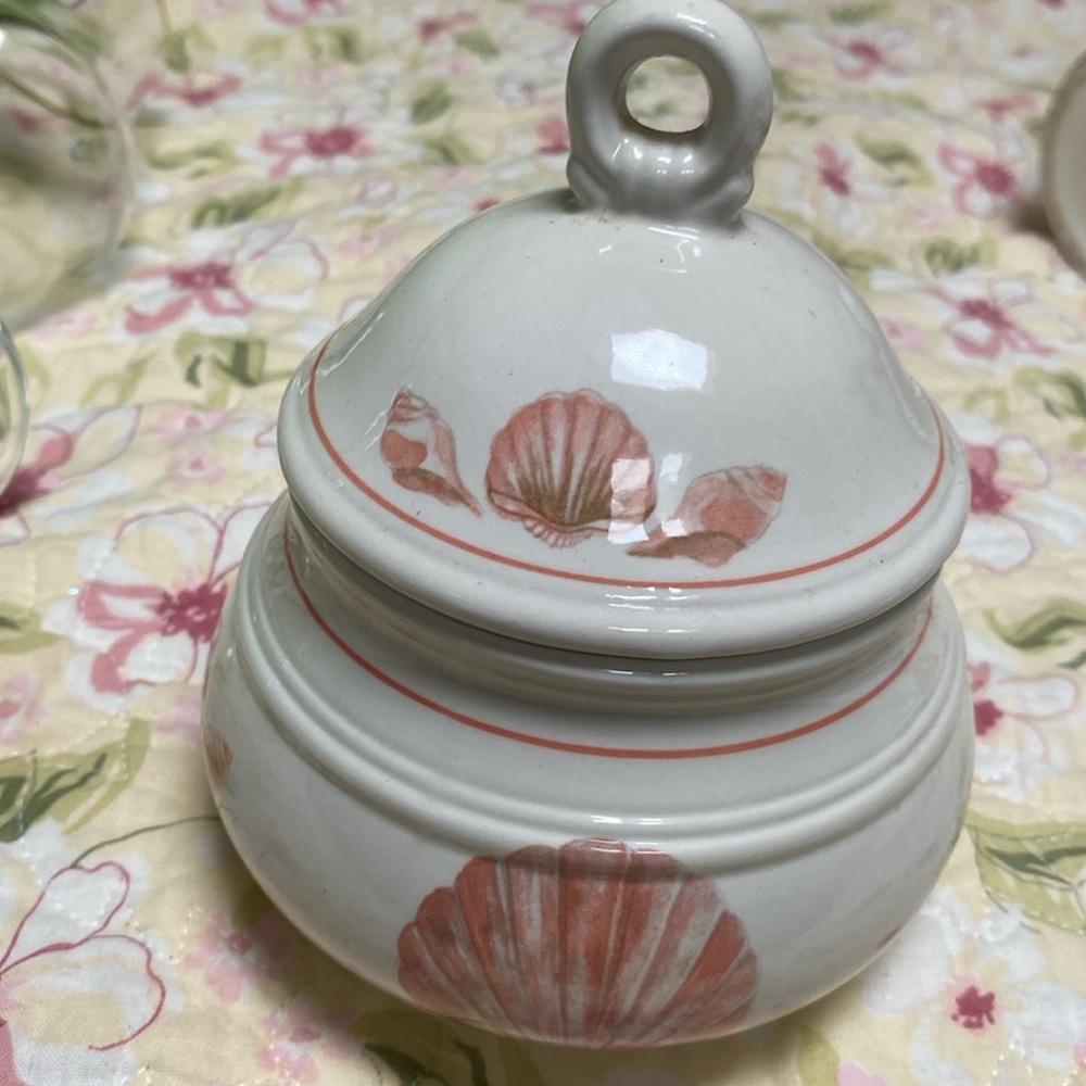 Sangostone Coquille Sugar Bowl With Lid, 5.5” tall.